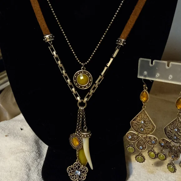 Not new,vintage 2 strand suede & chain necklace with charms& pierced earrings. - Picture 2 of 4